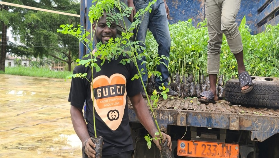 Gwei Michael Wawa and his team members carried out an agricultural project in Batoke Limbe Community